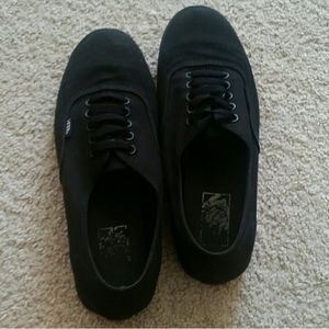 ALL BLACK VANS